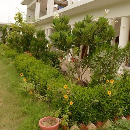 Hotel Radha Rani Mahal 克久拉霍 外观 照片