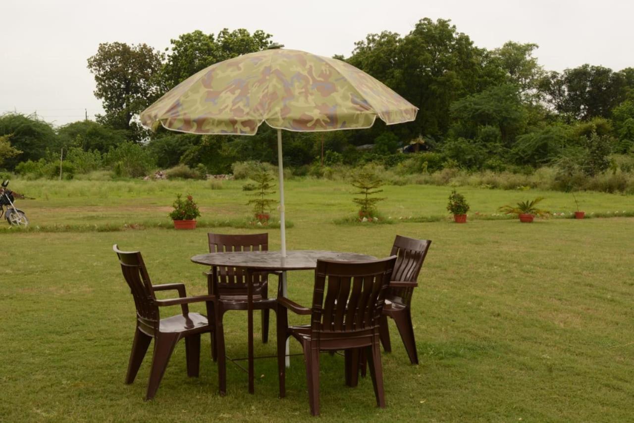 Hotel Radha Rani Mahal 克久拉霍 外观 照片